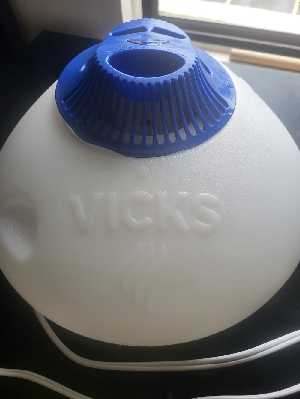 Vicks Cool Mist Humidifier Top - White and Blue